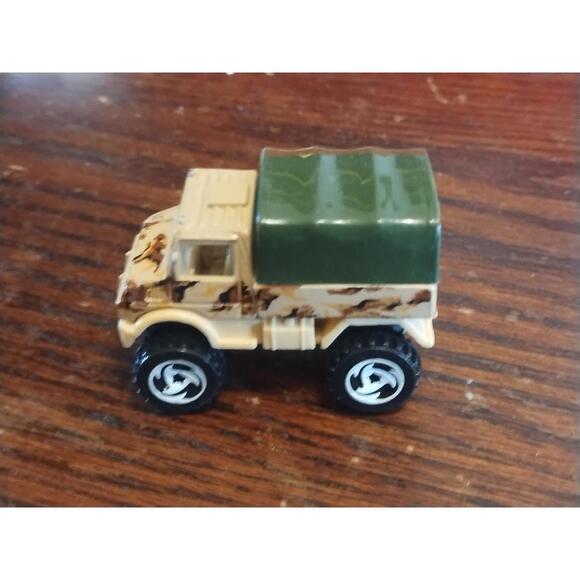 Hot Wheels - 1990 - Military Desert Camo Unimog Truck - Loose - Picture 3 of 4